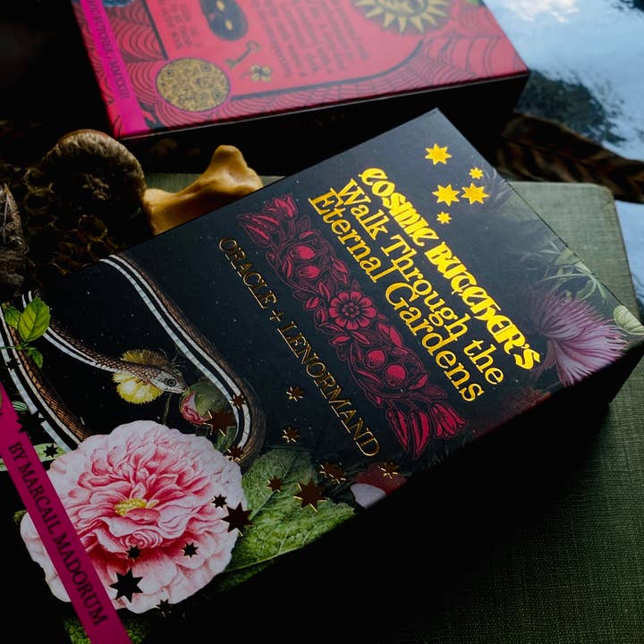 Cosmic Butcher - Venta al por mayor Cartas del tarot - Baraja Oráculo y Lenormand «Jardines eternos» | Tarot botánico