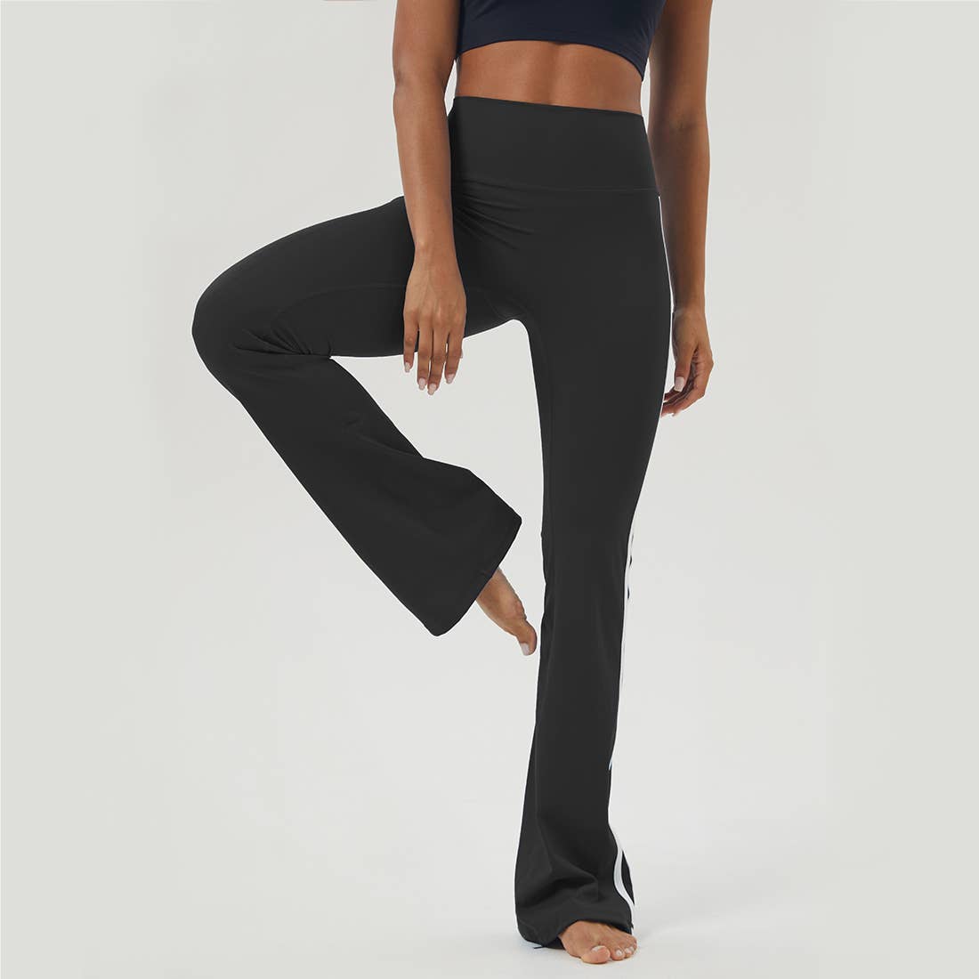 Sodalemon – Großhandel Sporthose – Damen – Sodalemon Yoga-Hose mit Farbkombination und Figur betonendem, ausgestelltem Bein13