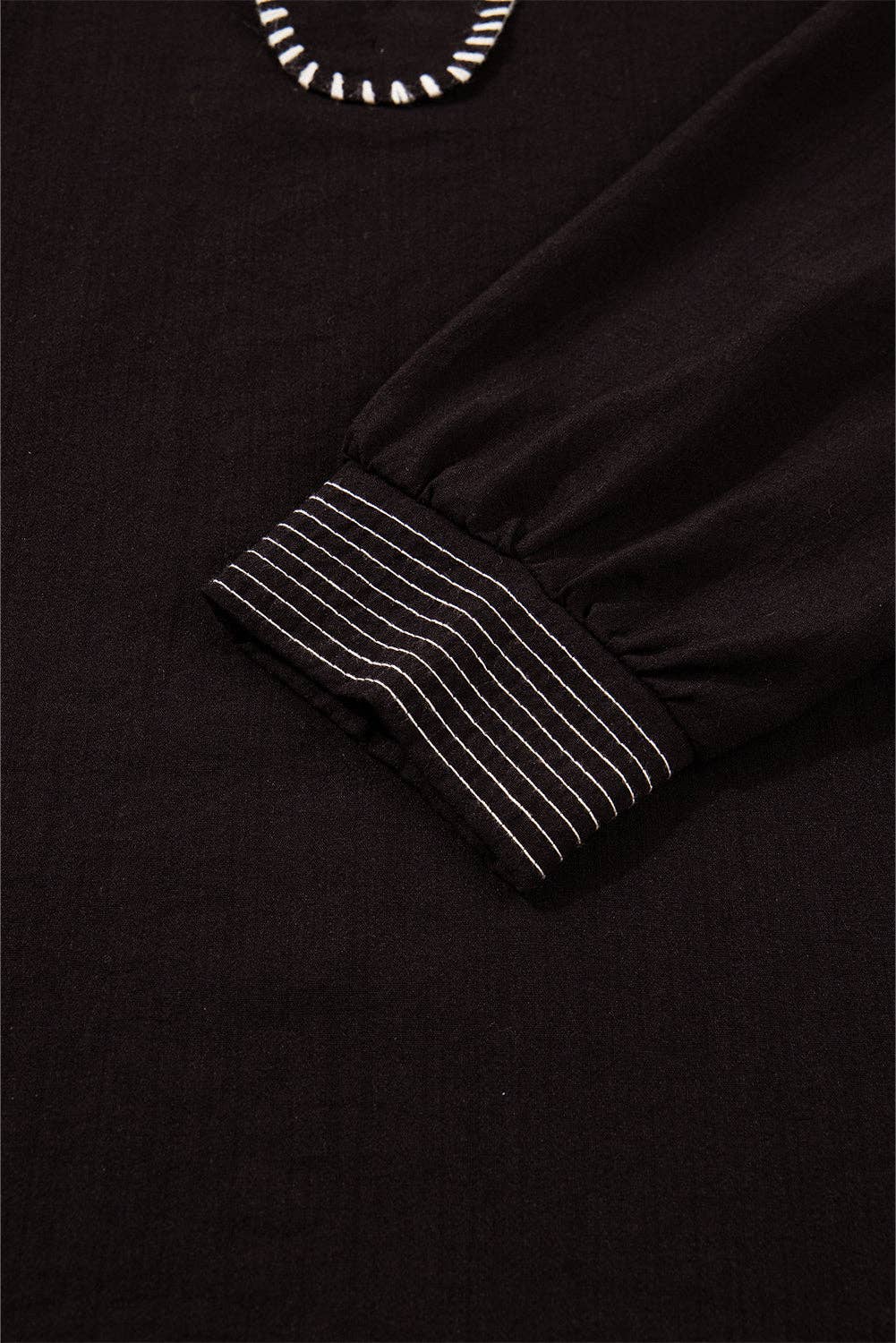 Negro Blusa de manga larga con volante y pespuntes en contraste y cuello en V de venta al por mayor en Faire3