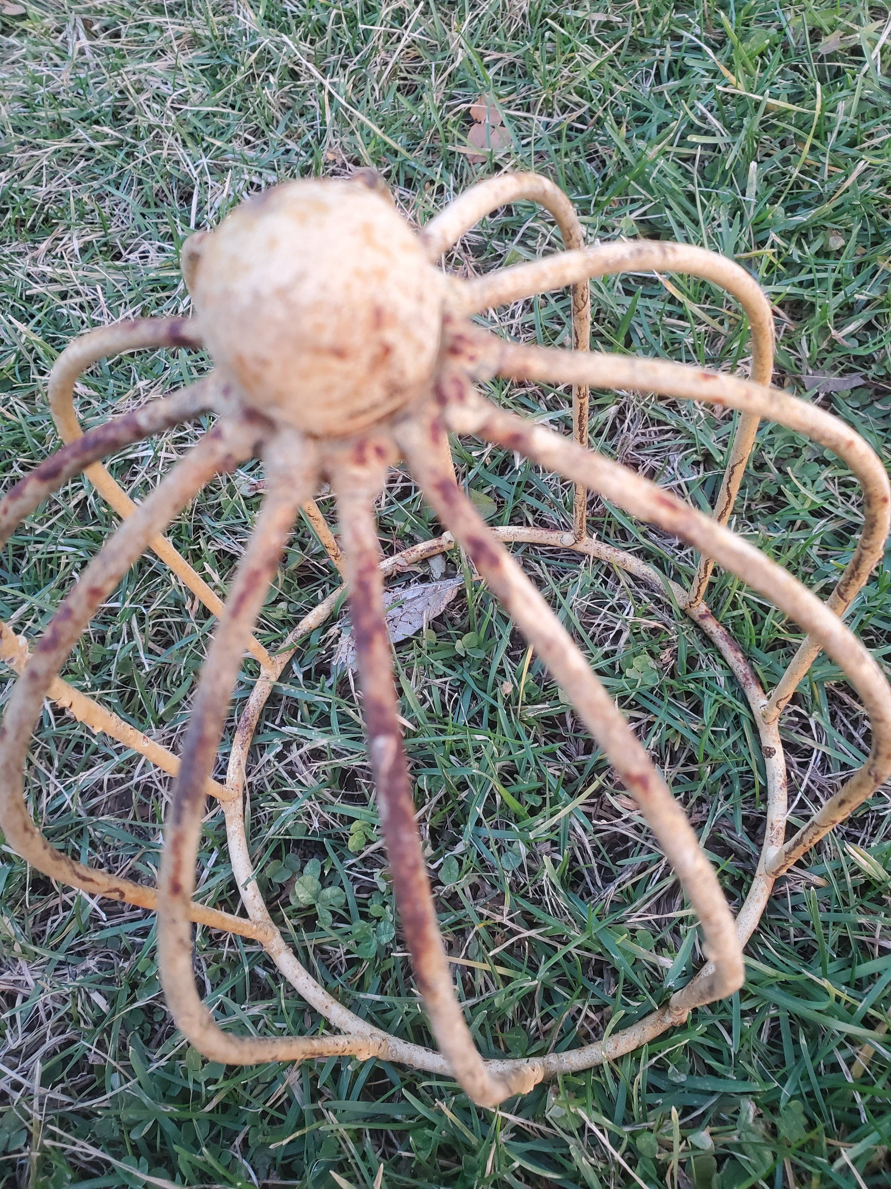 Garden Iron And More - Wholesale Outdoor Ornament/Decor - Solid Steel Lilly Topiary with Tin Ball on Top2