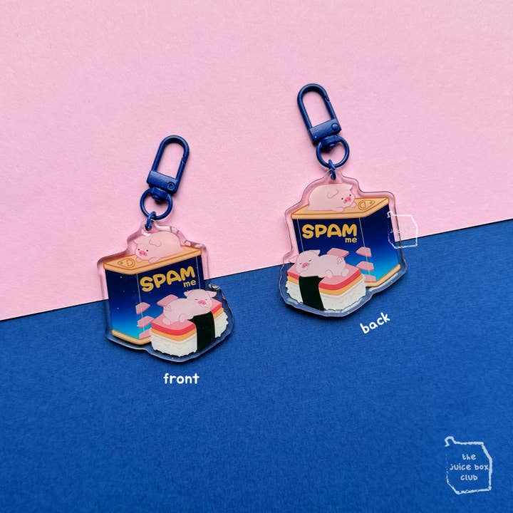 Spam Me Piggy Anhänger aus Acryl, niedliches Tierfutter für den Großhandel von The Juice Box Club