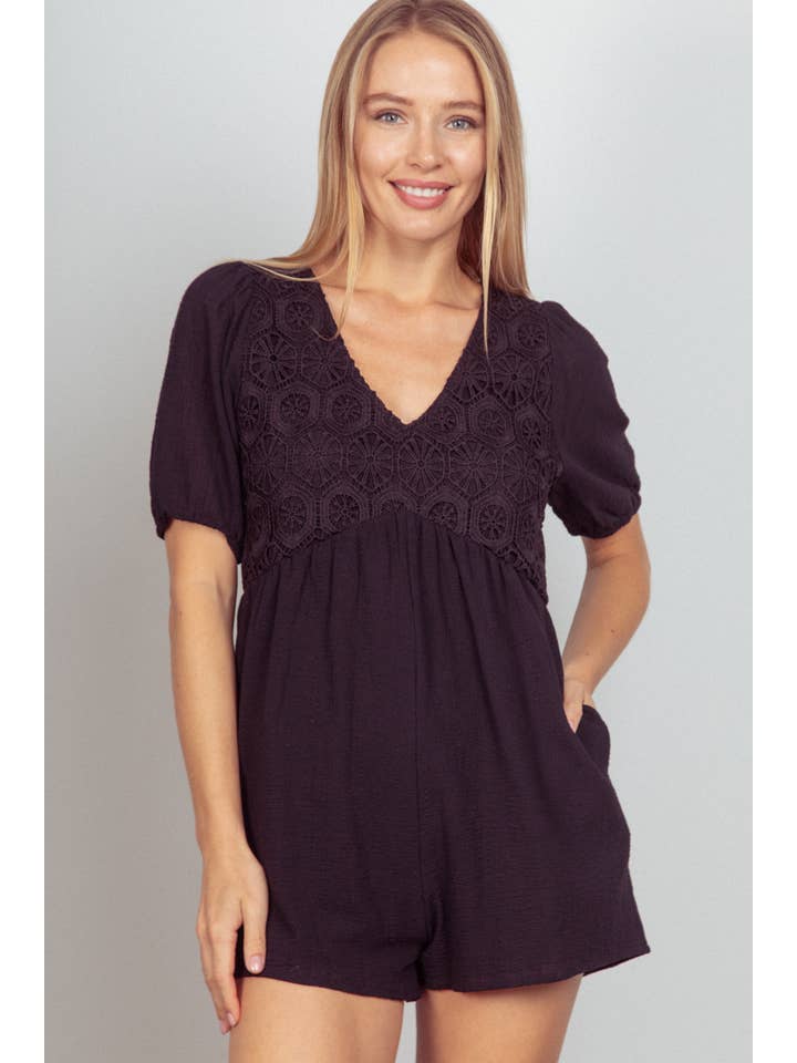 VERY J - Wholesale Romper - Dames - NP70387-Romper van stevig geweven stof met pofmouwen en kantdetails3