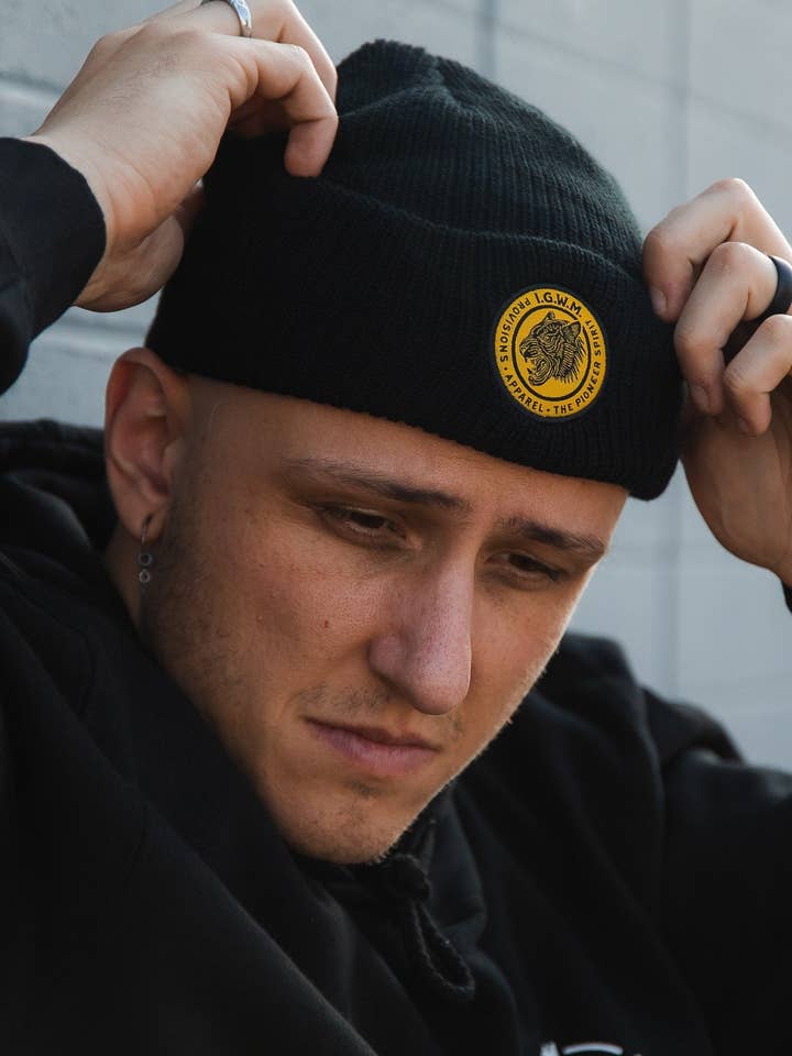 Bonnet « The Pack » pour la vente par In God We Must