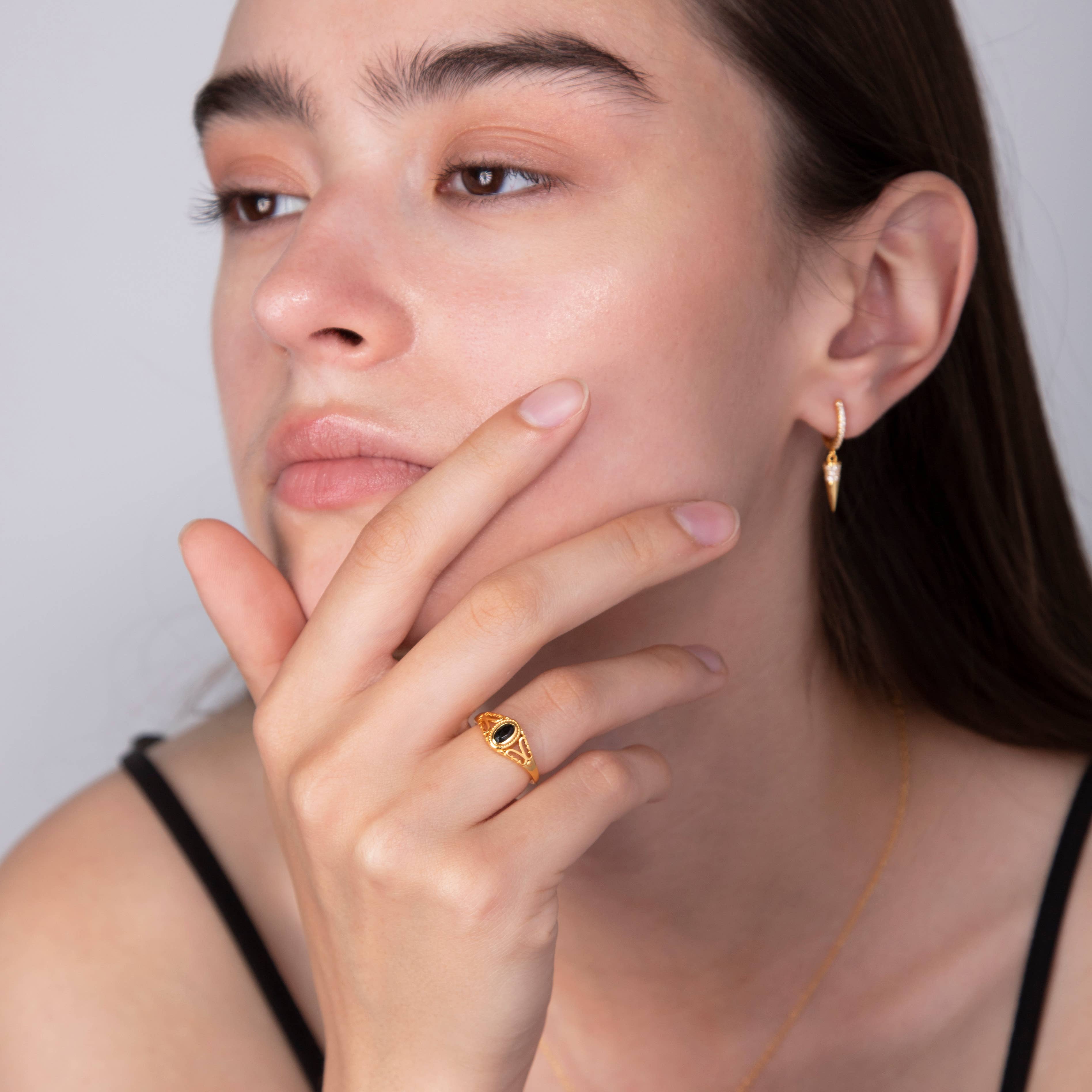 HolyBang Jewels - Wholesale Ring met een steen/solitaire ring - VINTAGE ONYX KANTEN RING - R-F26236