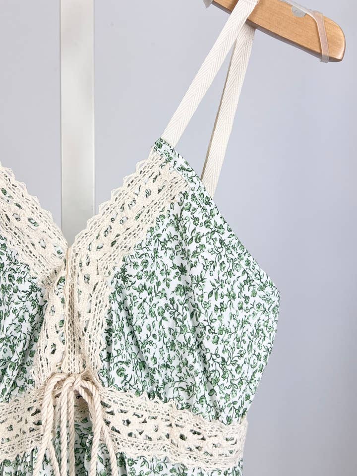 MINI MIGNON PARIS – Großhandel Kleid – Kinder – Boho-Mädchenkleid mit Blumenmuster, Spitze und verstellbaren Trägern4