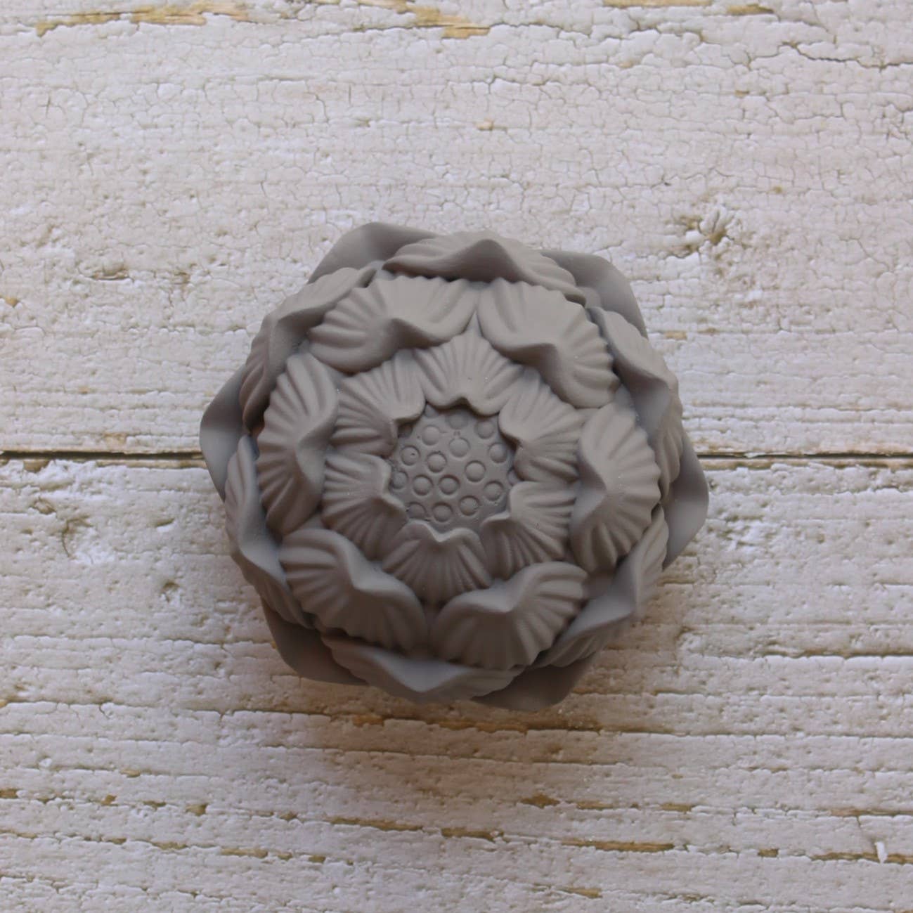 44 - Quarenta44Quatro - Wholesale Decorative Tabletop Object - Flor de Lótus de Gesso4