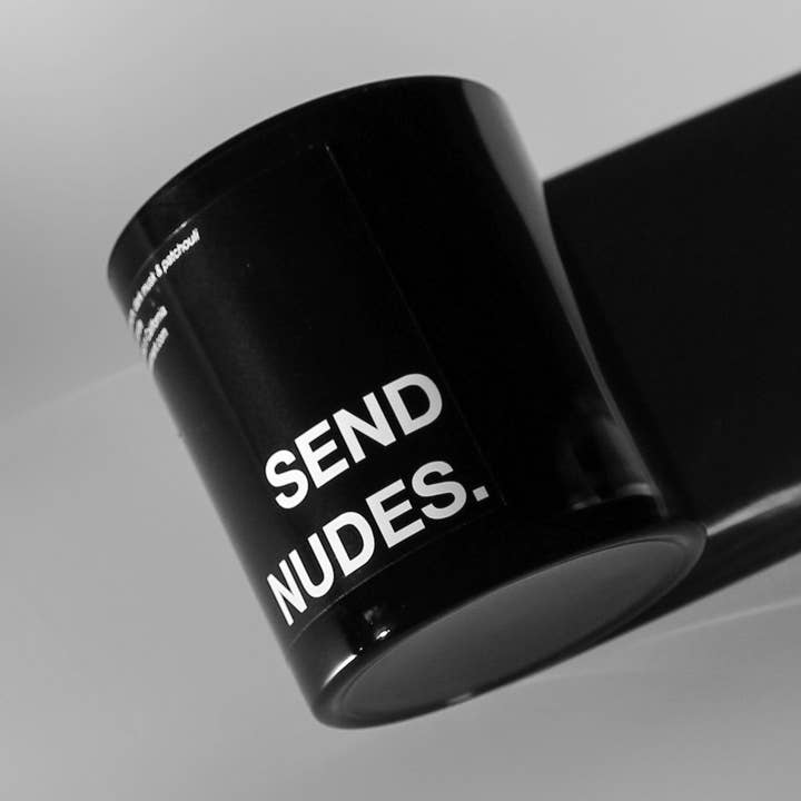 Send nøgne billeder for engroshandel hos Candle Movement