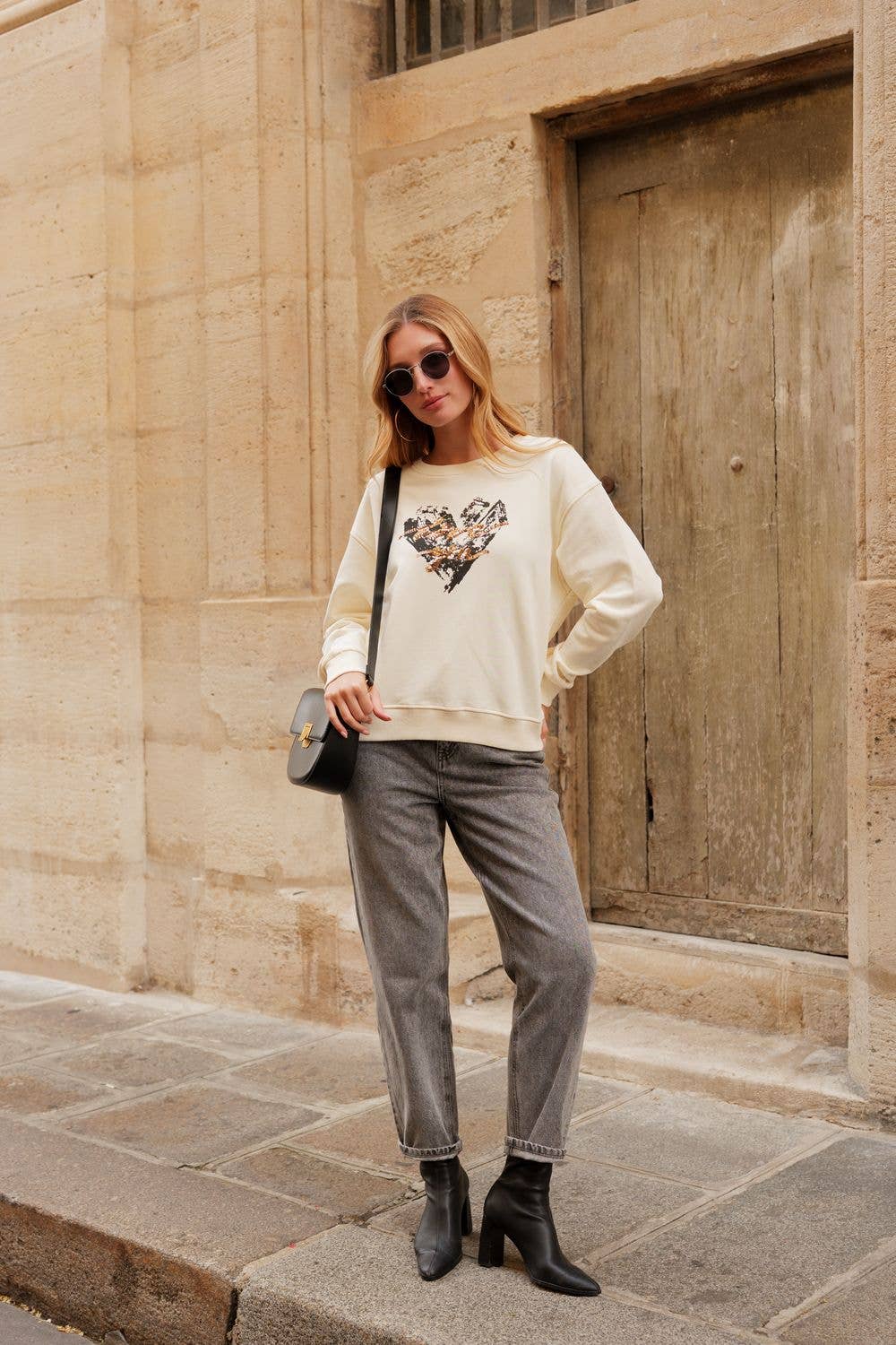 Attrait Paris – wholesale Graphic sweatshirt – Women’s – Crew neck sweatshirt, heart6