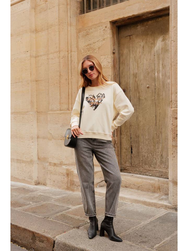 Attrait Paris – wholesale Graphic sweatshirt – Women’s – Crew neck sweatshirt, heart6