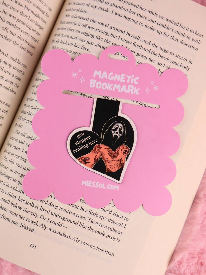 Marque-page magnétique Masqués pour les lecteurs de romance sombre pour la vente par Miessol