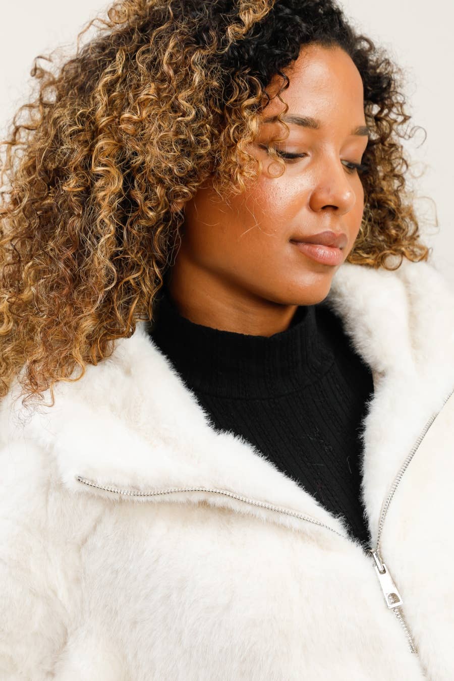 DIX-ONZE – Blusão - Mulher por atacado – Casaco Curto com Efeito de Camurça e Forro de Pele reversível1