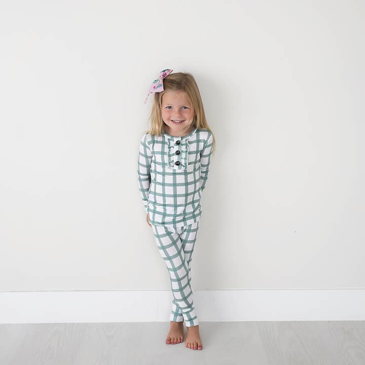 Gigi and Max – Großhandel Schlafanzug-Set – Kinder – Joy Weihnachts-Pyjama aus Bambus mit karierten Rüschen, 2er-Set, Grün 2