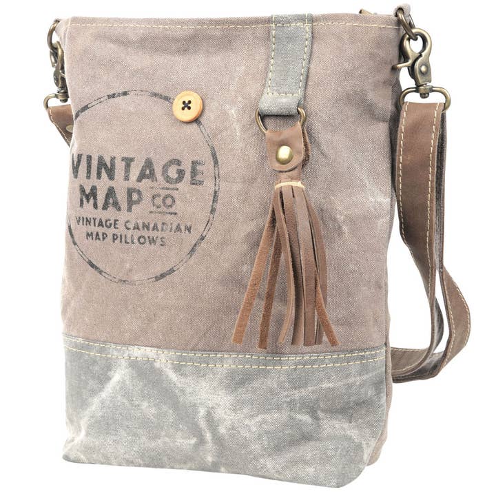 Sac d’épaule en toile Vintage Map Co pour la vente par Clea Ray Canvas Bags & Clothing