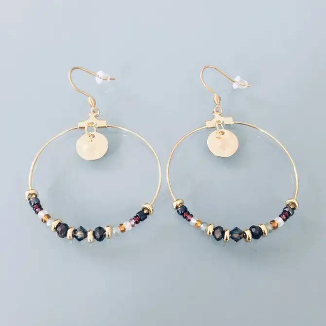 Brincos boémios com franjas e pérolas por atacado de Clovers