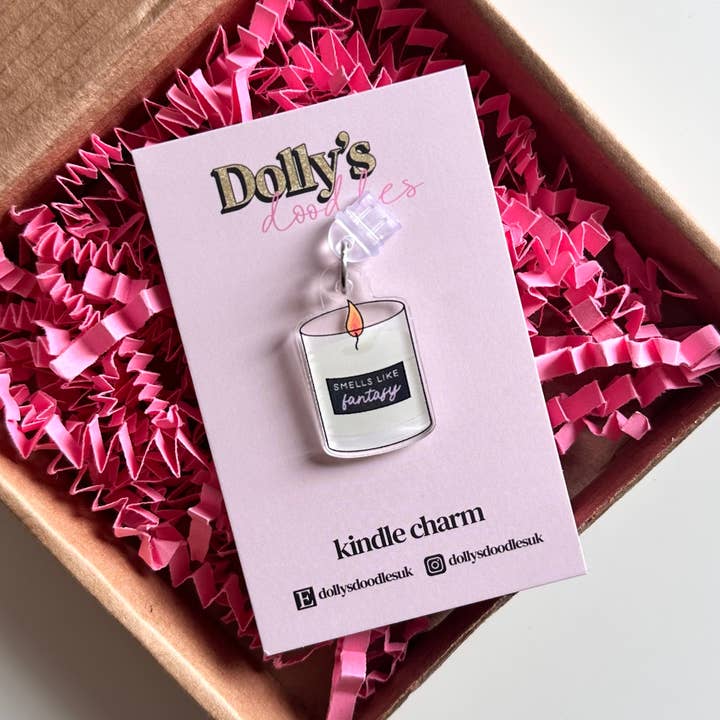 Kindle Charm - Bougie Fantaisie Cadeau de Lecture Romantasy pour la vente par Dolly’s Doodles