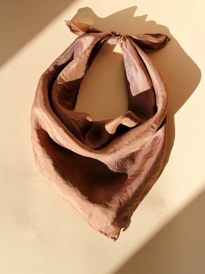 Silke Tørklæde - Naturligt farvet -Chokolade for engroshandel hos Marram