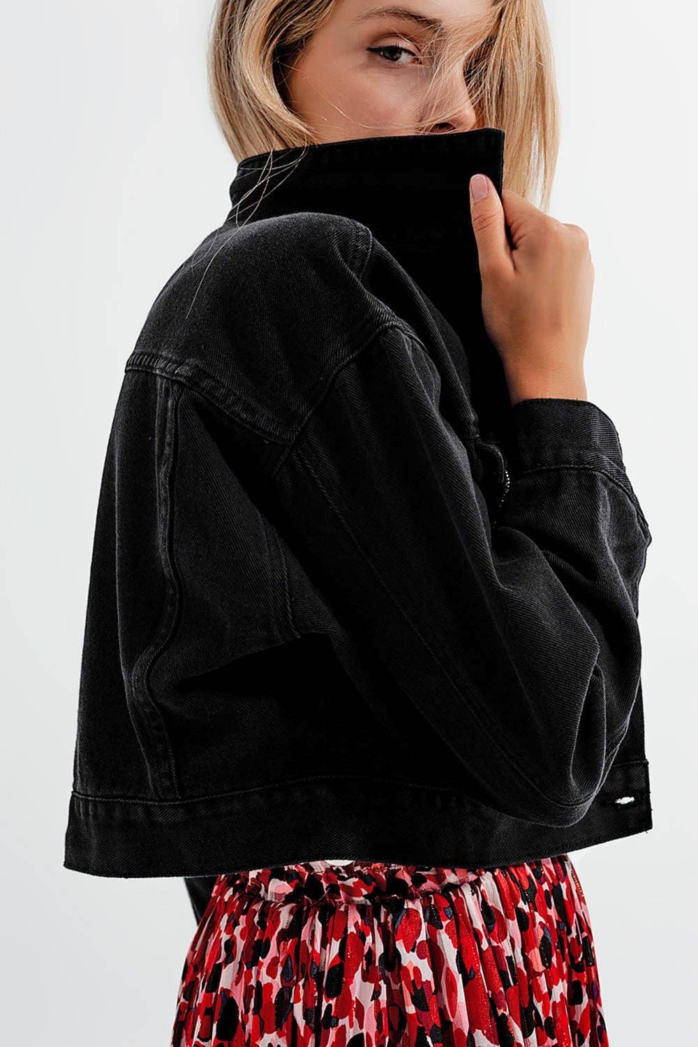 Schwarz Schwarze Jeansjacke mit Strass-Quasten für den Großhandel auf Faire5