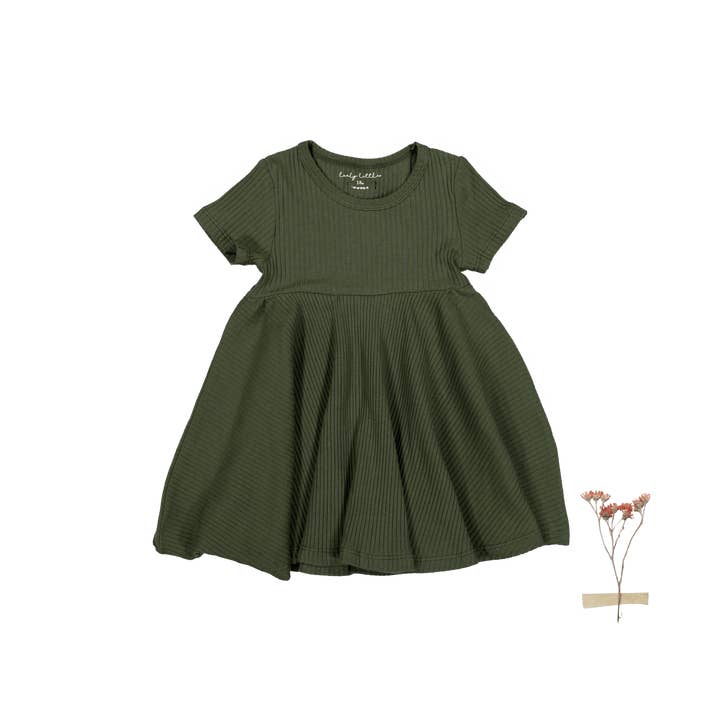 La robe à manches courtes - Moss pour la vente par Lovely Littles