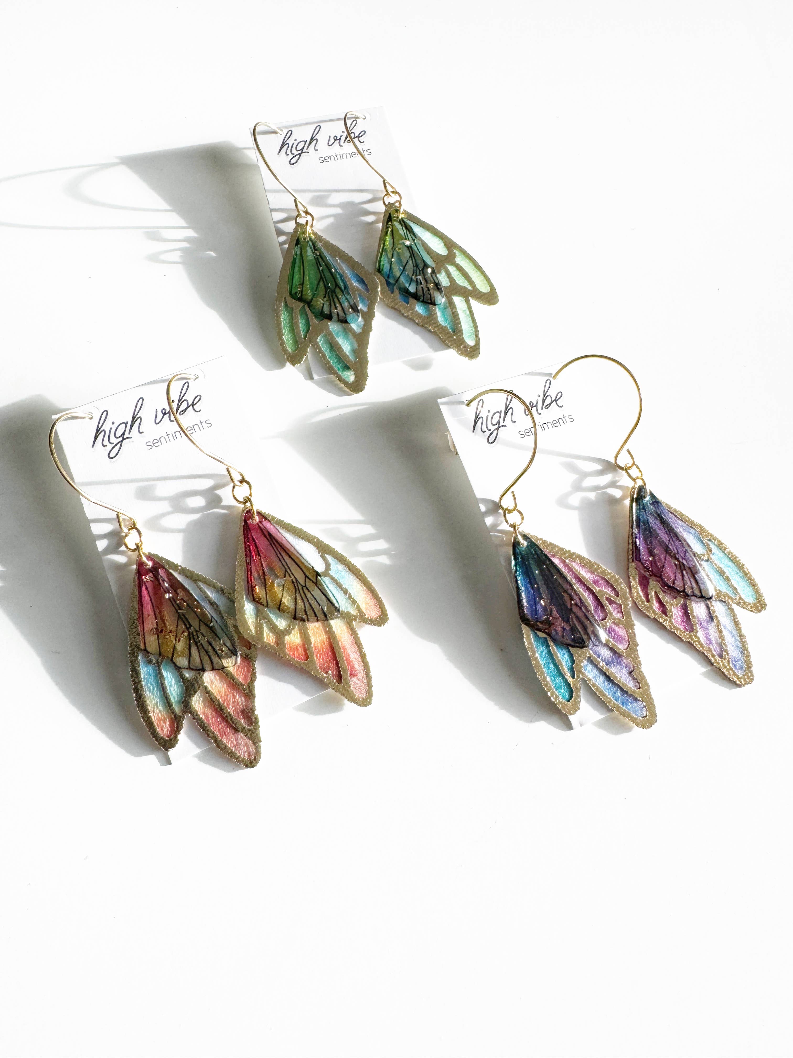 High Vibe Sentiments - Venta al por mayor Pendientes colgantes - Colgantes vibrantes en forma de mariposa (tamaño pequeño)1