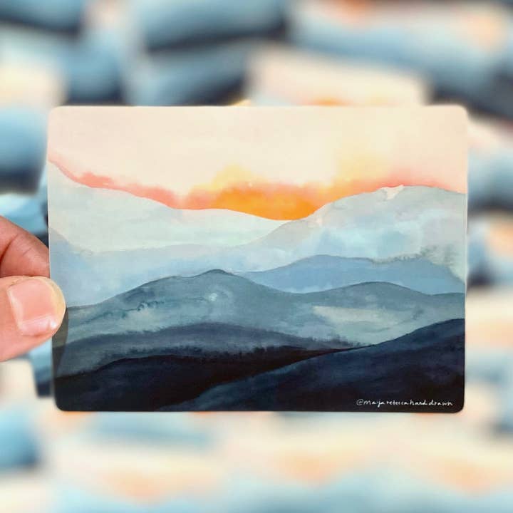 Adesivo con paesaggio Blue Hills per la vendita all'ingrosso da parte di Maija Rebecca Hand Drawn