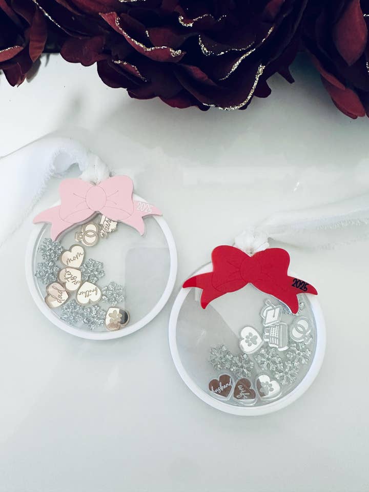 Ornement Shaker Personnalisé | Noms de Famille & Icônes | 2025 pour la vente par Marden S Design