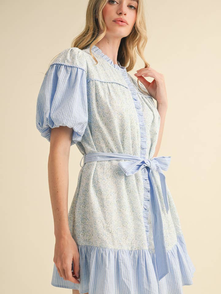 &MERCI – Engroshandel Kjole - Dame – MØNSTRET KJOLE MED FLÆSER MINI MDR38554