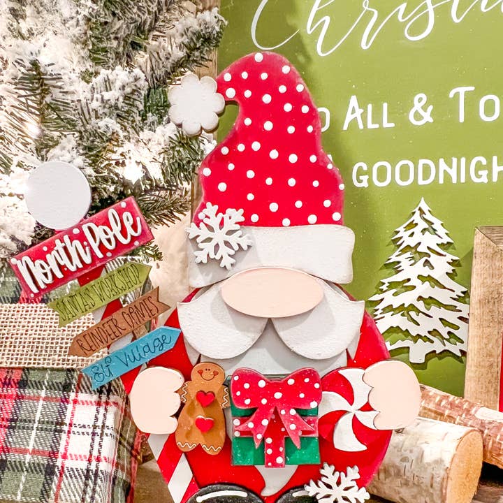 Hollow Grove Designs – Decoração de Natal por atacado – Santa Gnome | Decoração de tabuleiro escalonado | Decoração de Natal0