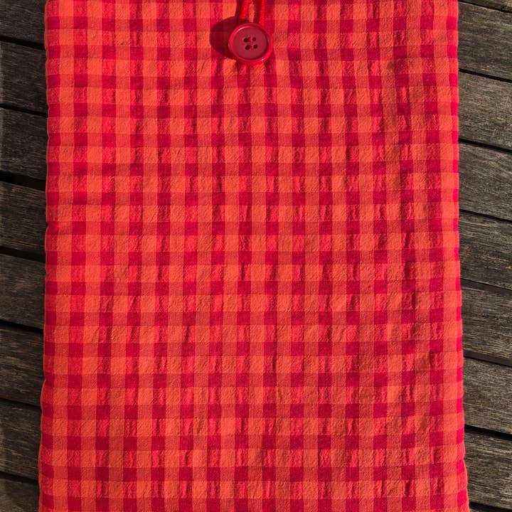 Housse de livre matelassée vichy rouge pour la vente par laubelgo