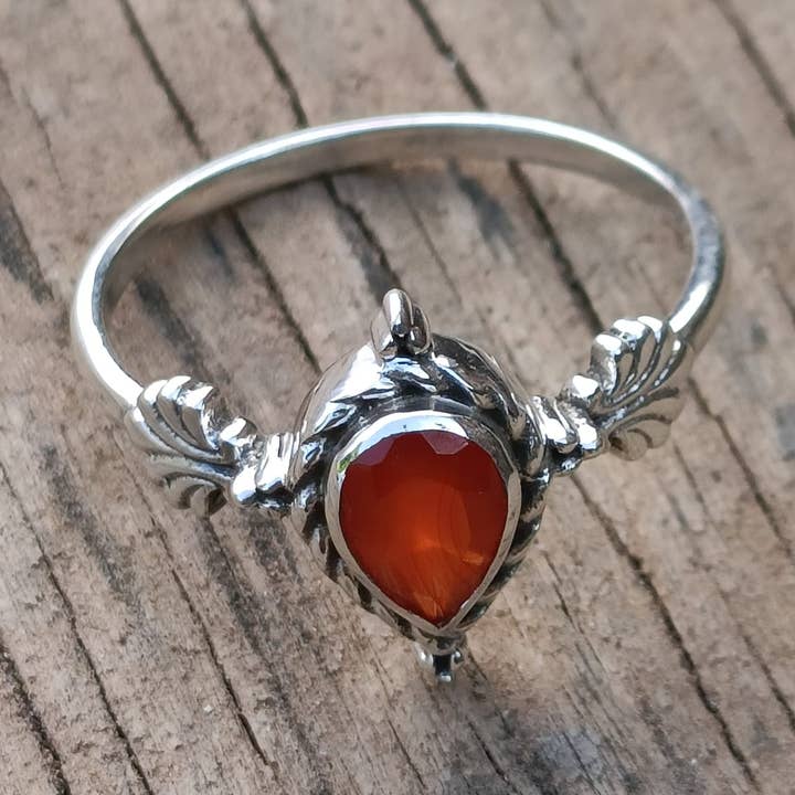 Bague artisanale en argent sterling 925 avec cornaline en forme de poire pour la vente par SILVER CAVE
