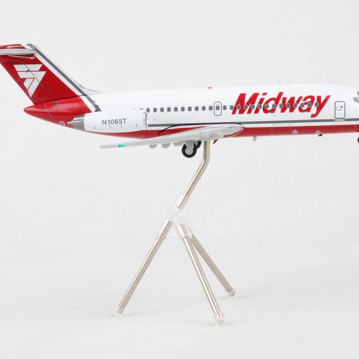 Daron Worldwide Trading - Wholesale Decorative Tabletop Object - GEMINI200 MIDWAY DC-9-15 1/200 REG#N1065T2