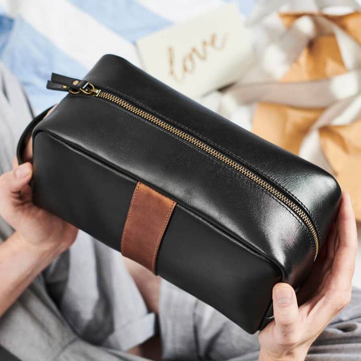 Luxury Leather Wash Bag with Stud Feet for wholesale by Vida Vida