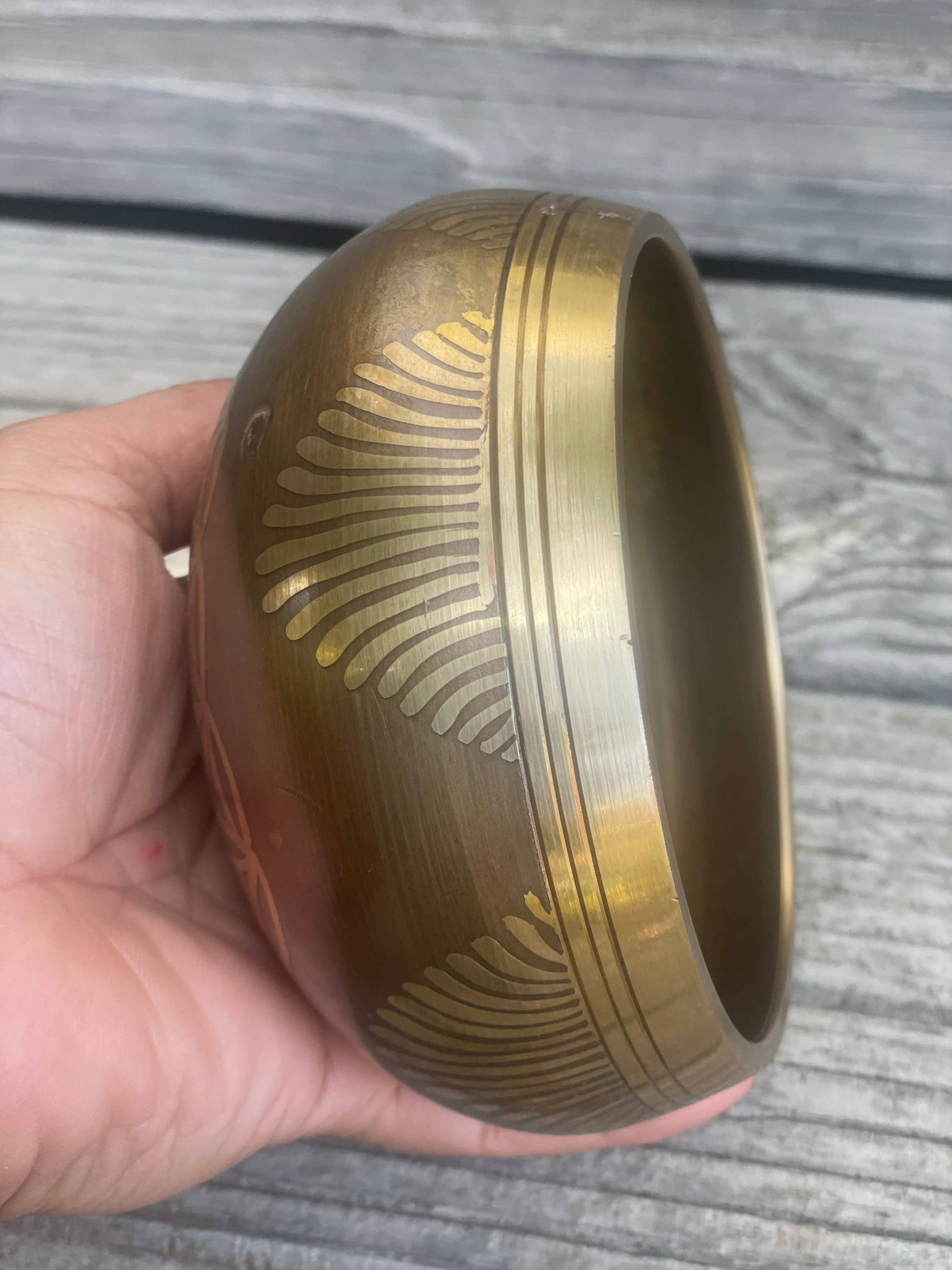 Like International – wholesale Meditationsprodukter – Tibetansk sångskålset med kudde och klubba3