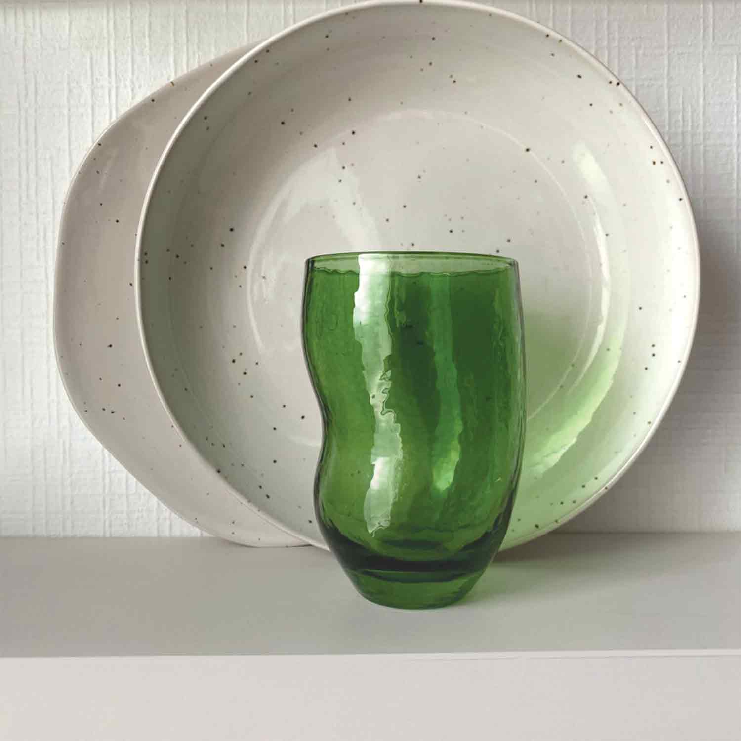 Mörk grön Mörkgrönt tummlarglas med organisk form, Ø 7 cm, H 11 cm för wholesale på Faire1