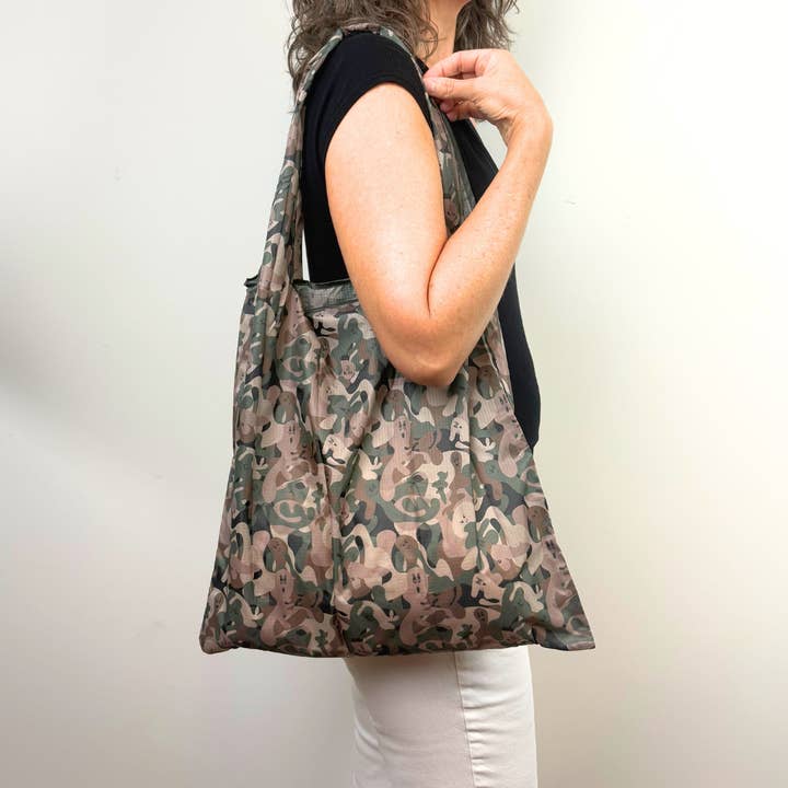 Sac Market | Happy Camo pour la vente par New Wing Studio