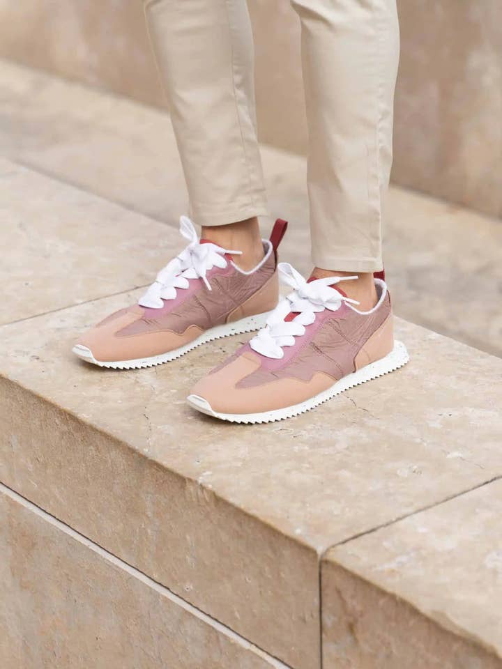 Tênis vegano Arena rosa com design eco e inspiração retrô por atacado de Urbànima