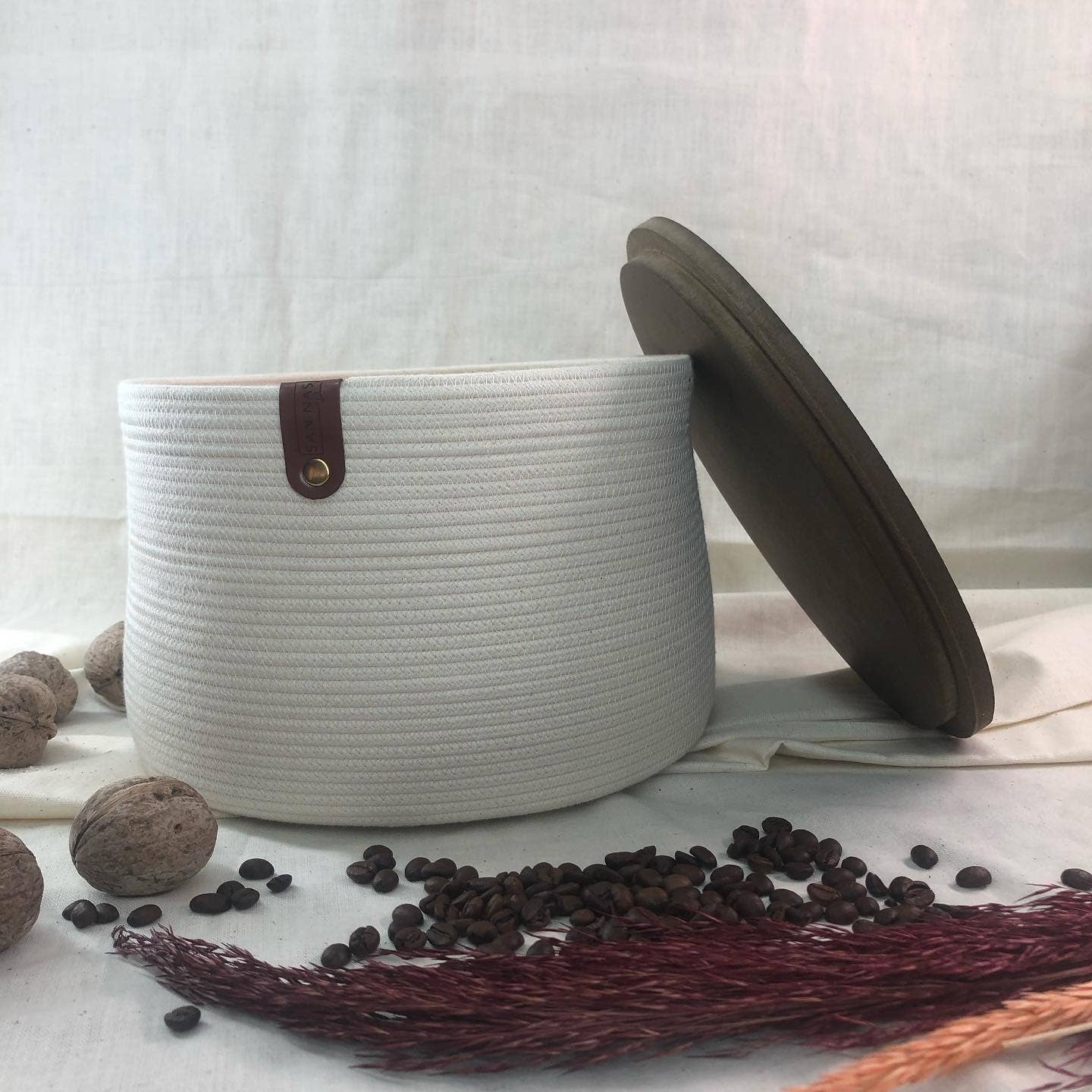 SannasDecor - Vente Paniers - Panier en corde, panier double blanc, couvercle en bois, panier fait main1