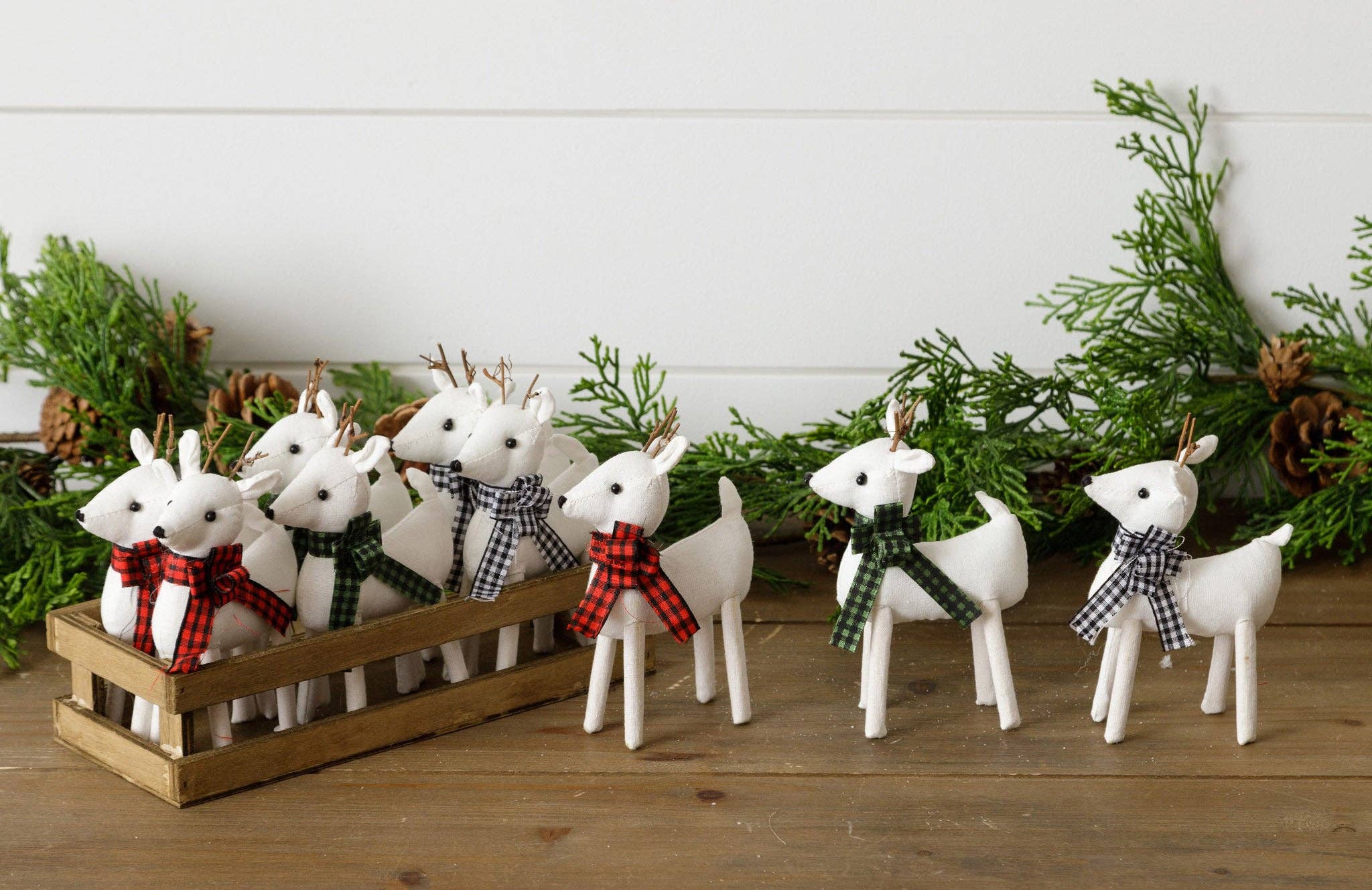 Audrey's Home & Gift - Wholesale Christmas Decoration - Crate Of 9 - Deer With Asstd Plaid Scarfs (Pk/09 Ast)