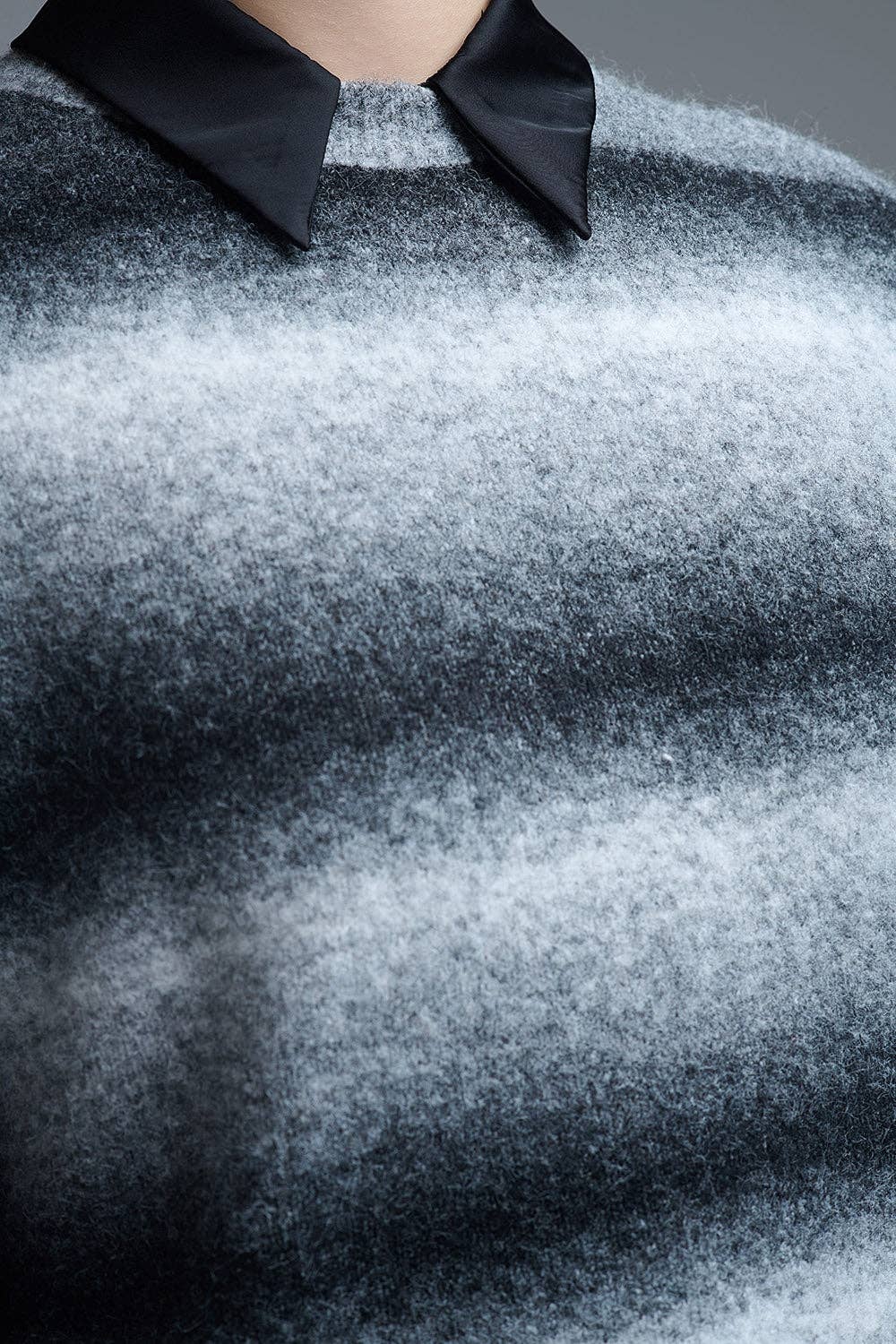 GRAU Kurzarm-Ombré-Gestreifter Pullover in Grau für den Großhandel auf Faire4