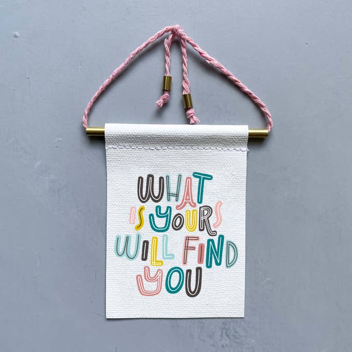 What Is Yours Will Find You Bannière suspendue en laiton pour la vente par Studio 336