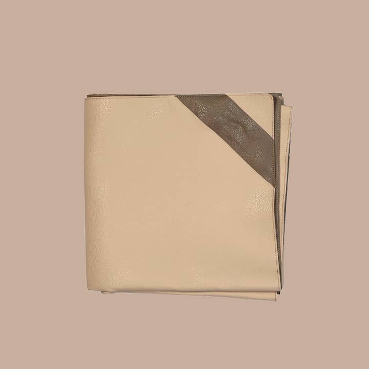 porter green | style + sustainability - Wholesale Picnic blanket - Latte + Donkey | Privv | Vegan Leather Waterproof Picnic Rug1
