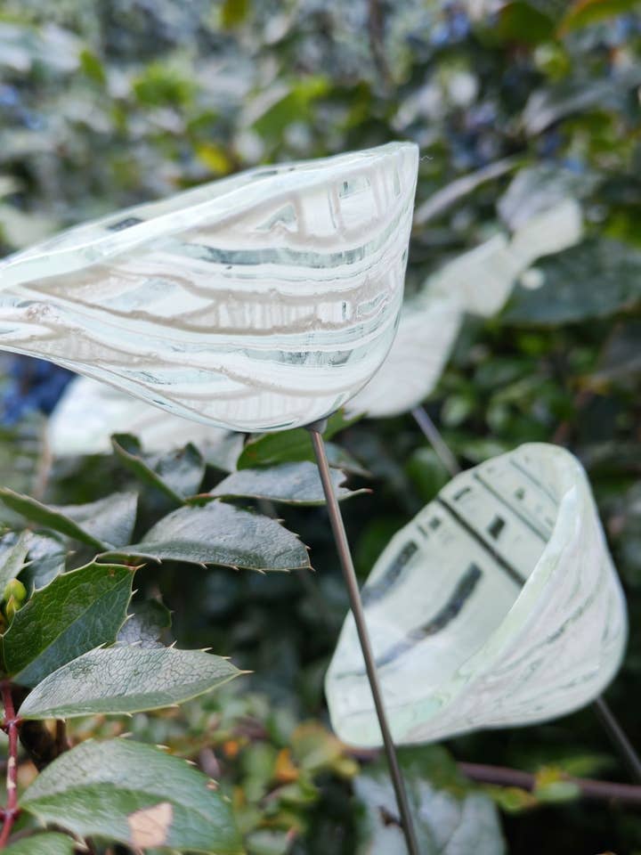 Middle Glass Flower For Outside In Transp.-White for wholesale by CARNEOL GLASS