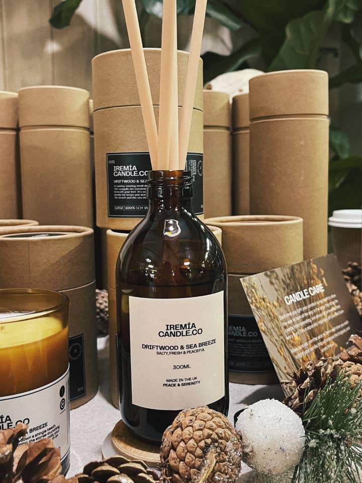 Bois flotté et brise marine pour la vente par Iremia Candle Co.