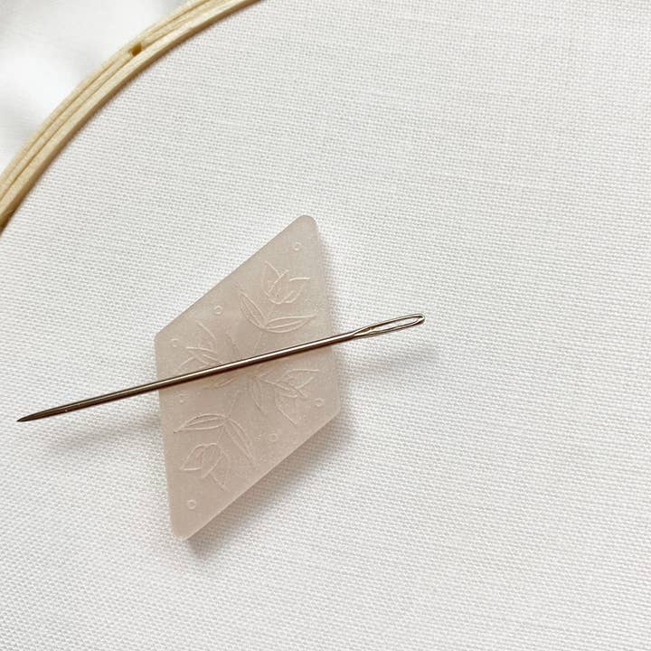 Urbann Nest – wholesale Embroidery/cross-stitch supplies – Diamond Needle Minder1