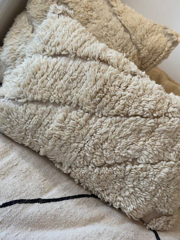 NOMAD BY LIV – Engroshandel Pyntepudebetræk – Håndlavet Beni Ouarain pudebetræk - Offwhite (60 x 40 cm)2