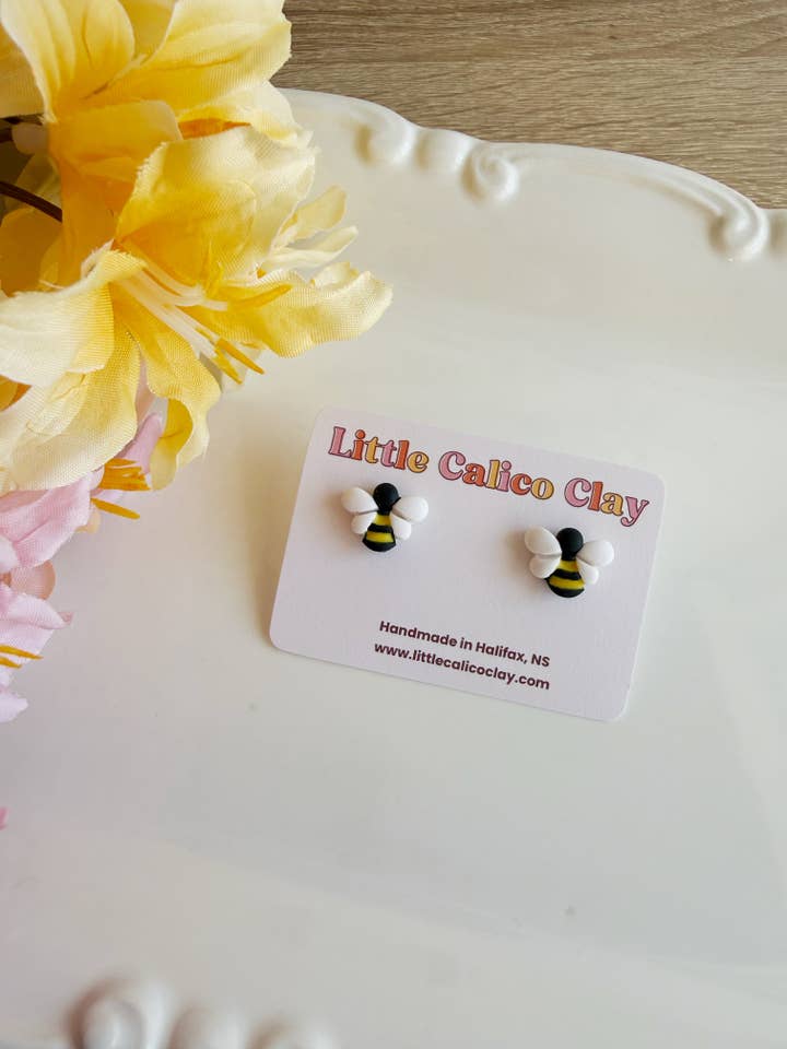 Pendientes de abeja | Pendientes de arcilla polimérica para venta al por mayor de Little Calico Clay