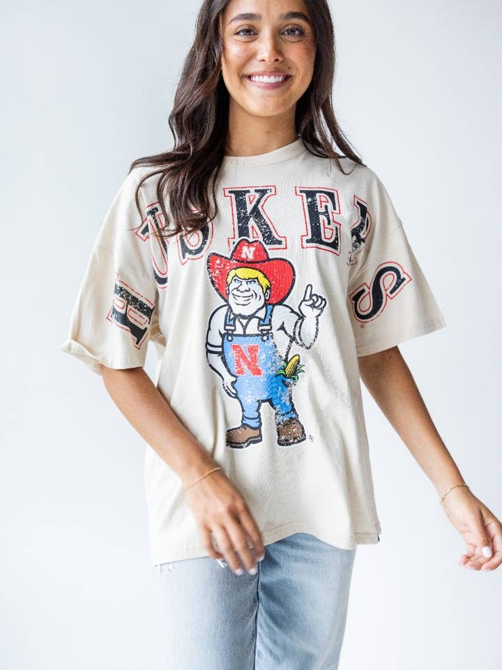 Nebraska Southern Split Oversized Band T-shirt för wholesale av Gameday Social Apparel Co.®