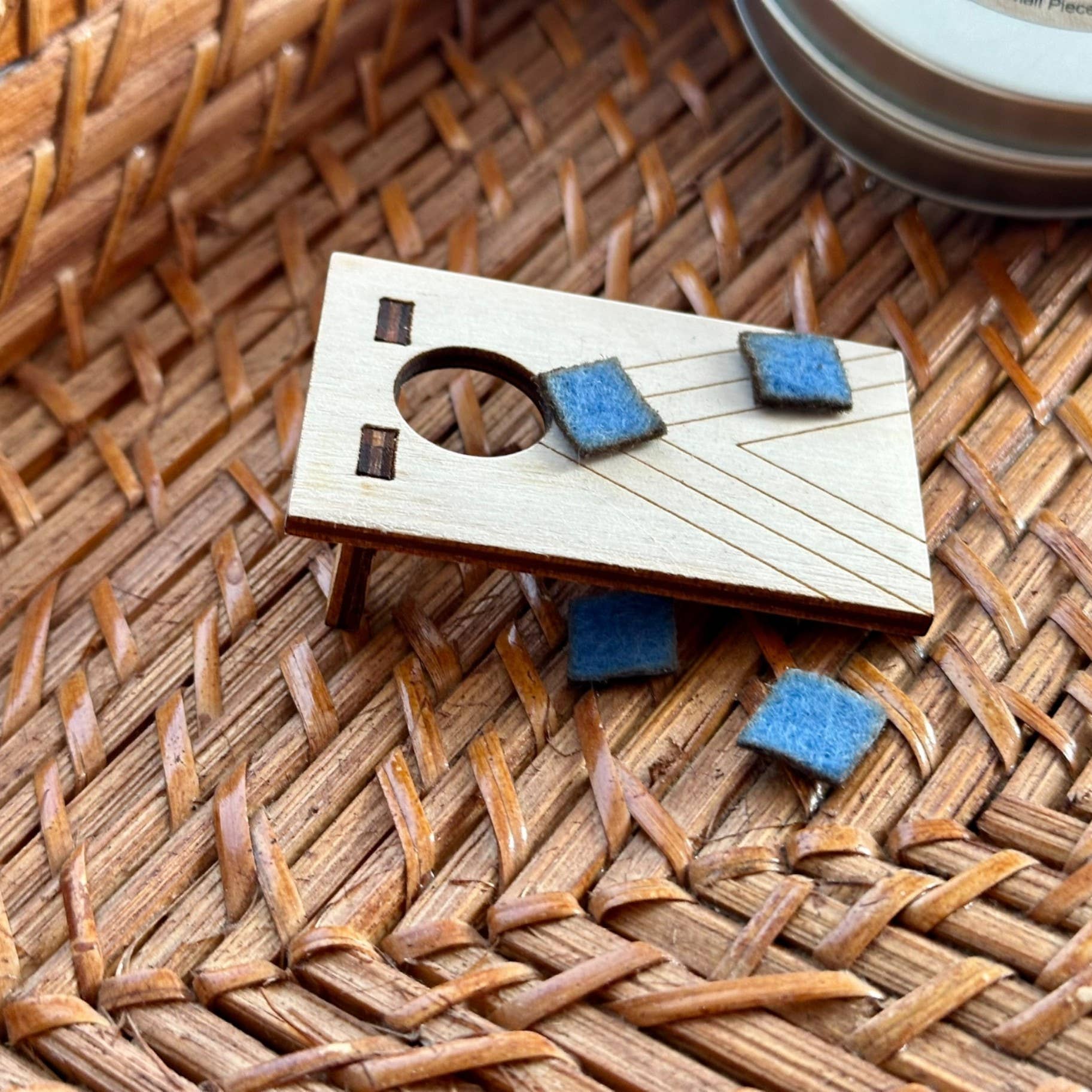 Ingeneius - Wholesale Board Game - Games in the Round - Corn Hole3