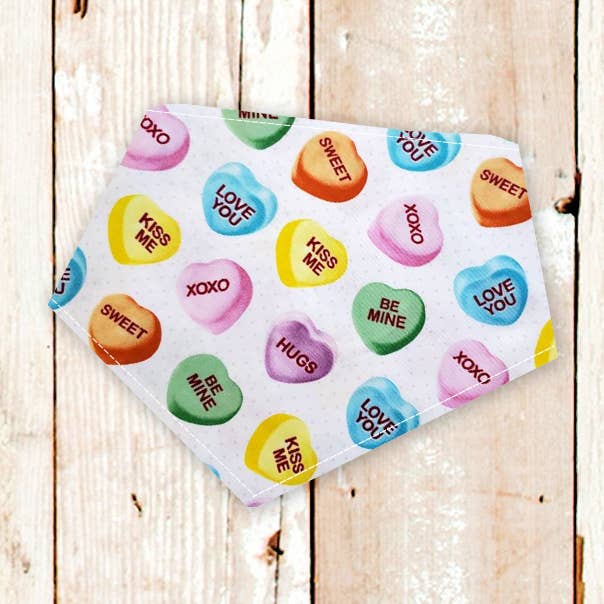 Bandana pour chien Jumbo Convo Hearts (Saint-Valentin) pour la vente par BibbyBubby