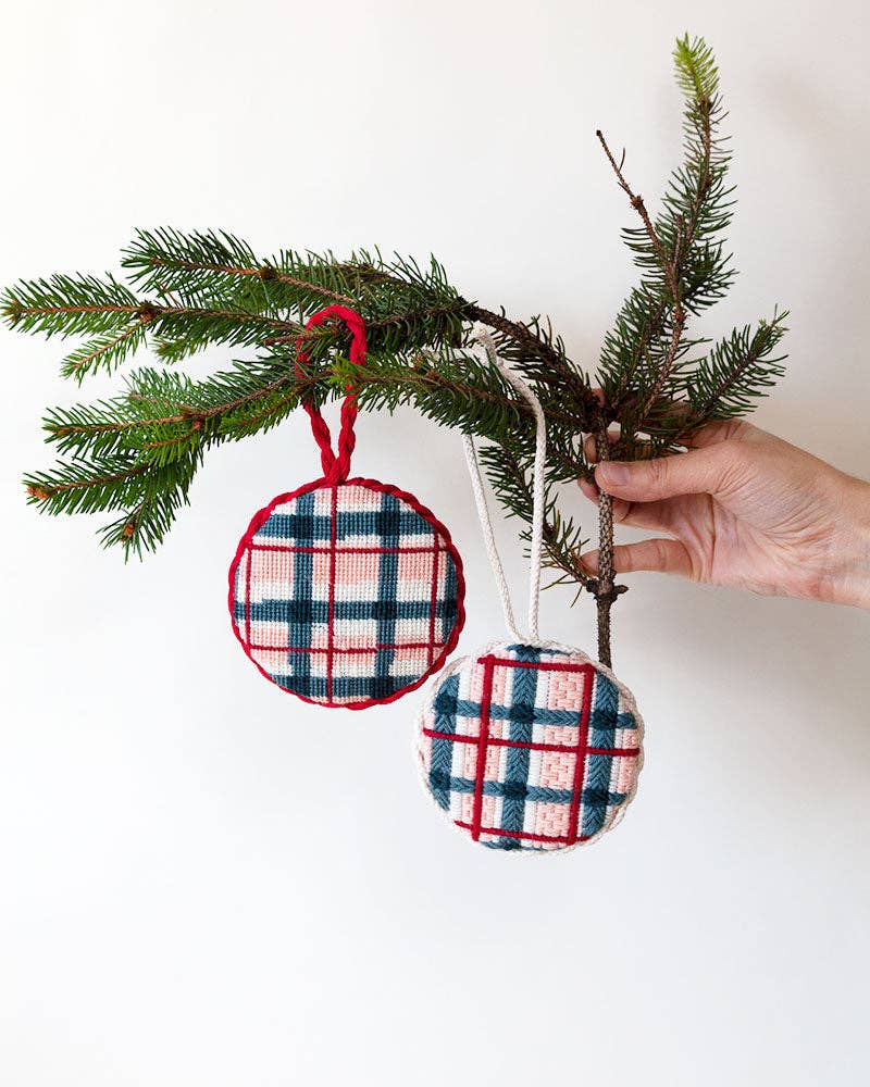Unwind Studio – Großhandel Bastelset – Winter Lodge - Stickset für Weihnachtsornament