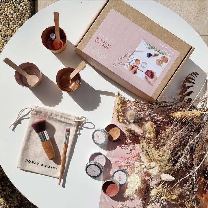 Poppy & Daisy Designs - Wholesale DIY Craft Kit - Kids - Mineral Makeup